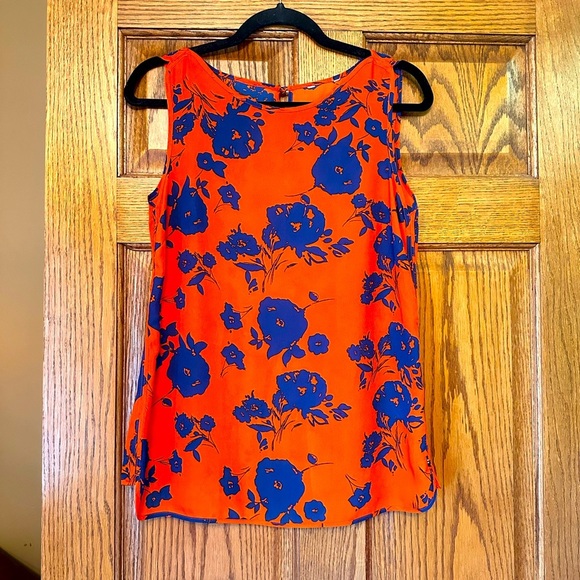 Tops - Stunning sleeveless floral top